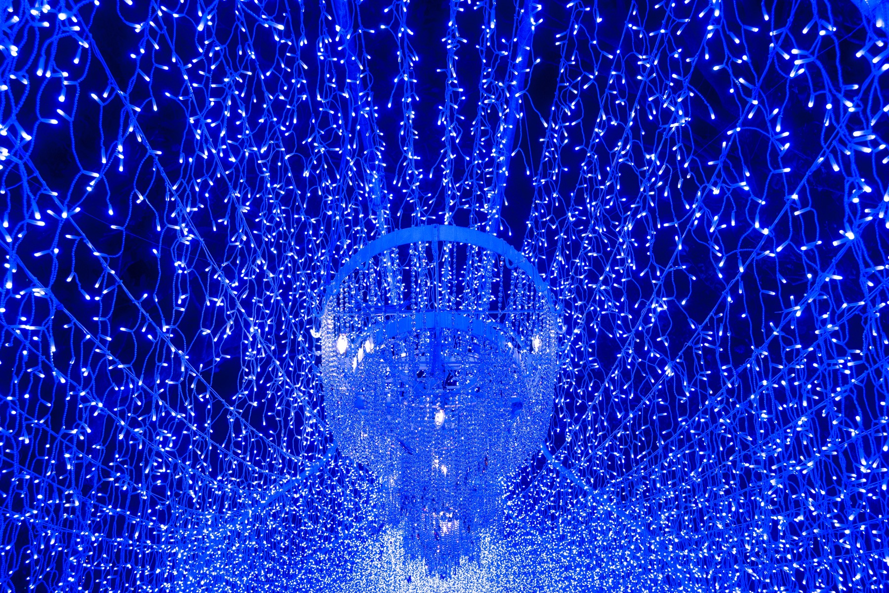 青い光のアート