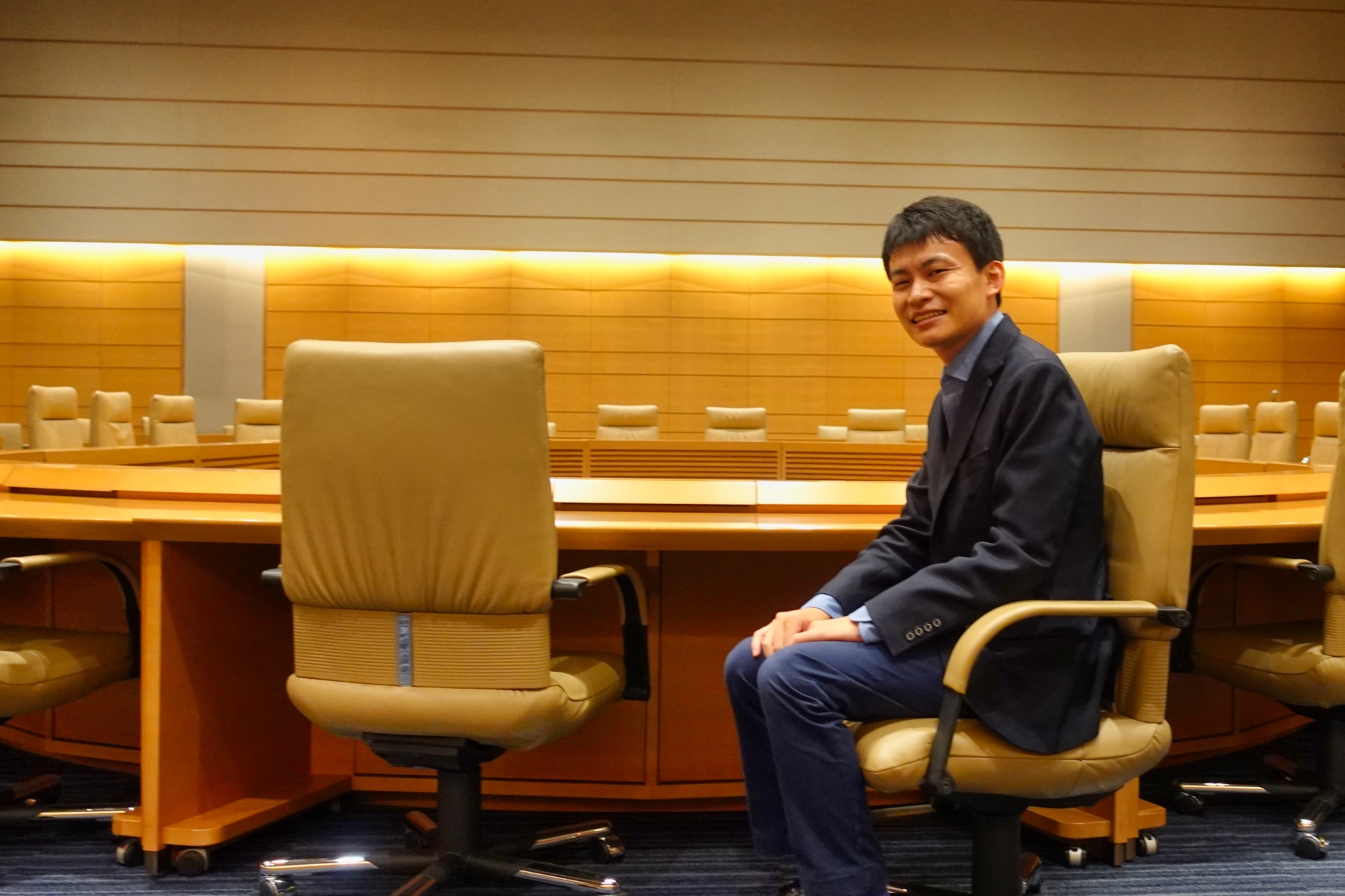 講演前の青峰隆